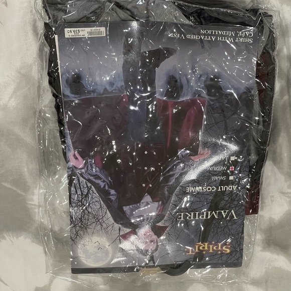 Spirit Halloween‎ Adult M Vampire Costume-Shirt/Cape/Medallion - Picture 6 of 6